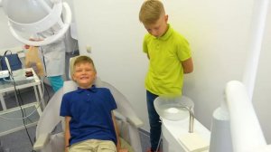 Саша Первый раз у СТОМАТОЛОГА ЛЕЧИТ зубы. Брос Шоу.