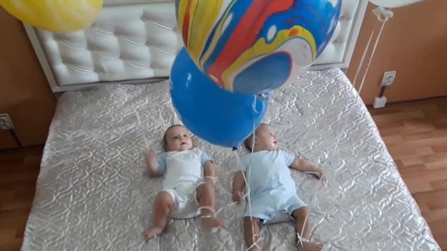 Два солнышка???? чудо малыши. Нам полгодика!!!?????? смотреть онлайн