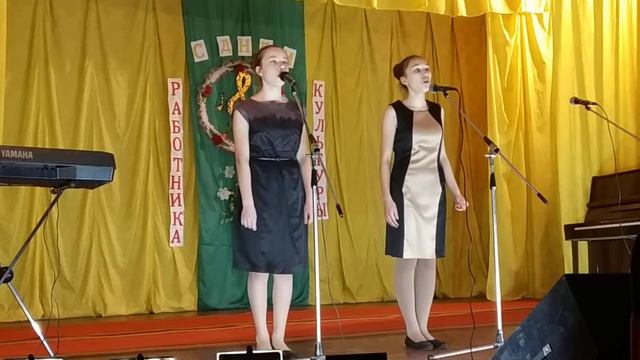 Русь называют святою-сестры Уланские Вика и Сима