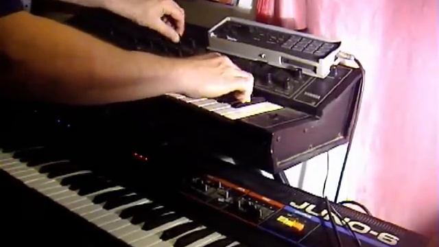 electropop tune Juno 6 смотреть онлайн