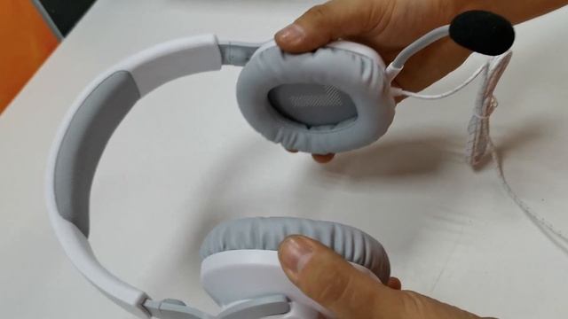 Игровая гарнитура JBL Quantum 100 - Распаковка и Обзор | Gamenoid смотреть онлайн