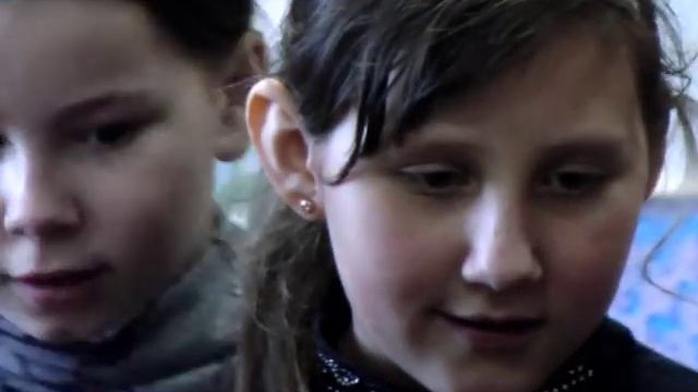 Произведения искусства руками детей. В 4-ой школе проходит выставка "Зеркало природы" смотреть онлайн