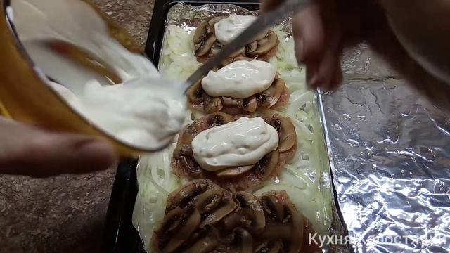 2 в 1: мясо по-французски и картошка по-деревенски на праздничный стол. смотреть онлайн