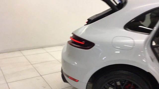 Porsche Macan GTS White Monument Garage смотреть онлайн