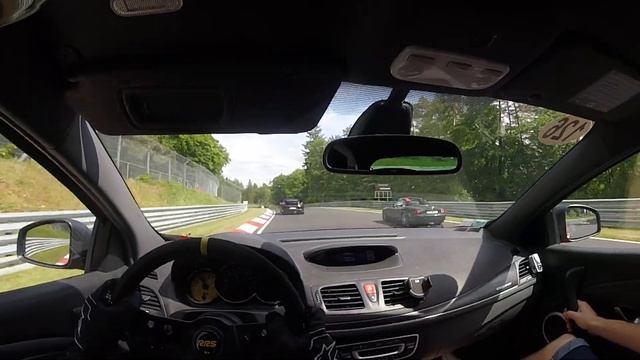Megane RS Cup pushing a Porsche 911 Turbo 580cv - Nurburgring Nordschleife смотреть онлайн