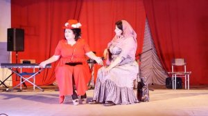 Фаризат ва Эльмира Лезги театрдин сегьне.