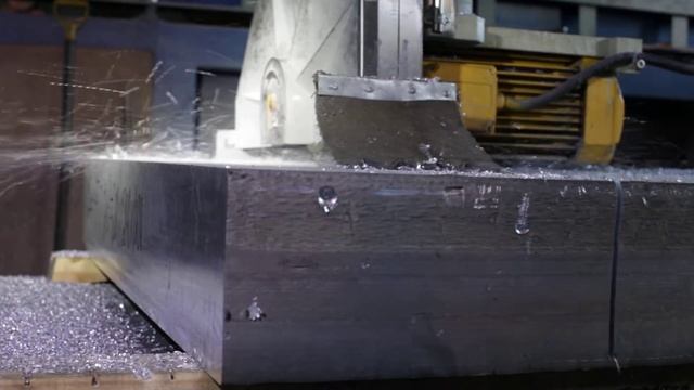 Финиш пиления металлич 200 плиты дисковой пилой TTH .MOV смотреть онлайн