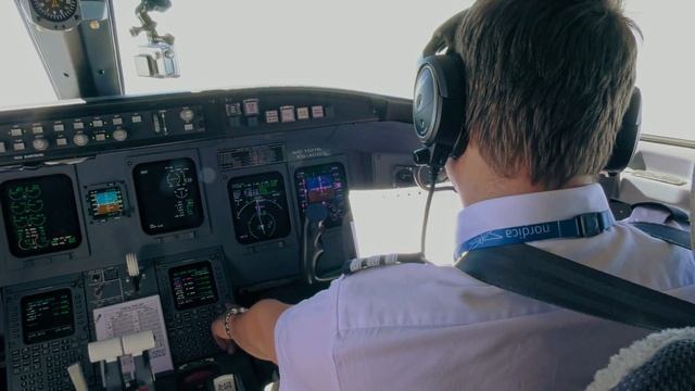 Multi-Camera 4K COCKPIT FLIGHT Bombardier CRJ-900 Tallinn - Berlin FULL AUDIO смотреть онлайн