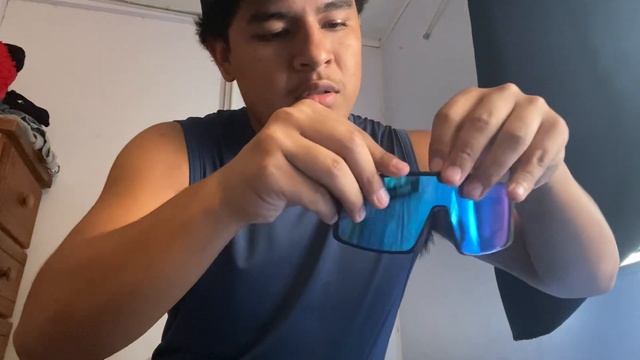 How to replace an Oakley Sutro lens смотреть онлайн
