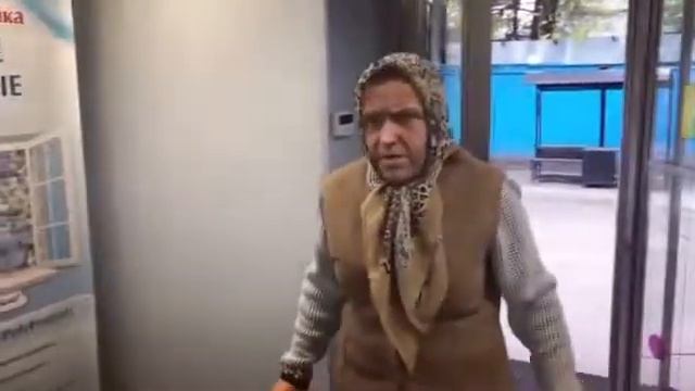 Бабушка и дверь (Ольга Антипова Lolo Antik) смотреть онлайн