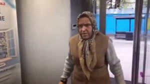 Бабушка и дверь (Ольга Антипова Lolo Antik)