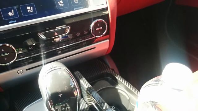 Maserati Ghibli. Мазерати обзор - салон.