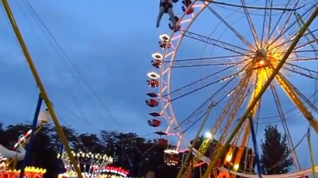 Прыжки на батуте Vlog Элиточка прыгает на батуте тарзанке в парке аттракционов смотреть онлайн