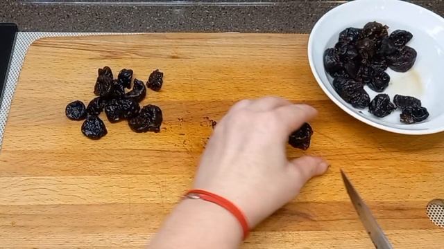 МЯСО с ЧЕРНОСЛИВОМ рецепт простой а получается Очень вкусно! Бесподобное сочетание к любому гарниру смотреть онлайн