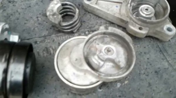 JCB 4cx, развалился натяжитель ремня