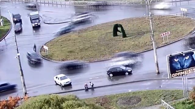 Выехал на тротуар. Конева - Можайского (05.10.2023 в 14:21) смотреть онлайн