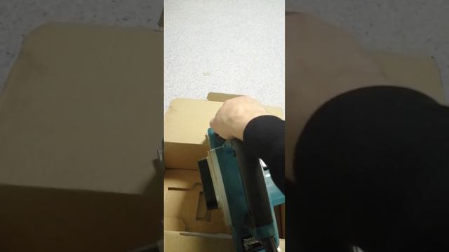 Обзор сетевого электро рубанка Макита КР0800 смотреть онлайн