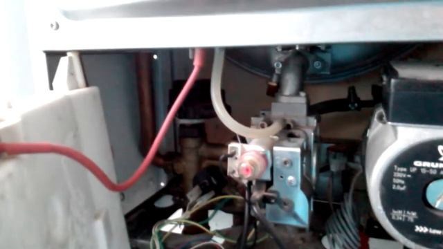 Газовый настеный котёл, сломался причина в автомате трёх-ходового клапана. Nota bemol похож Baxi . смотреть онлайн