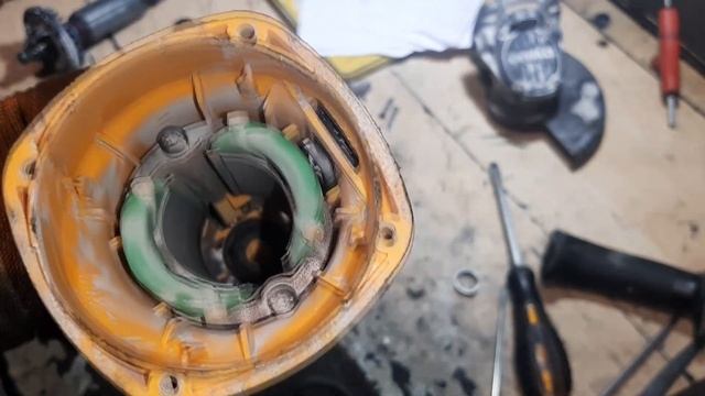 1 подшипник - убил Болгарку DeWalt. смотреть онлайн