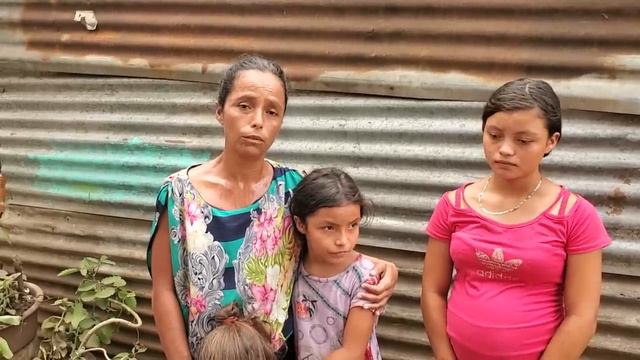 🚨(Urgente) con lágrimas en sus ojos ella nos suplica por ayuda para sus niños. смотреть онлайн