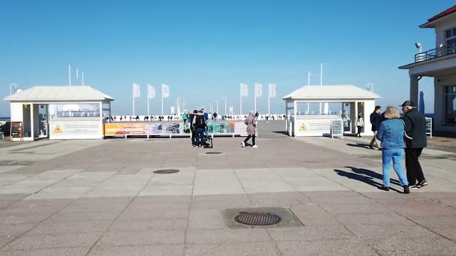 Прогулка по Сопоту. Пляж в Польше смотреть онлайн