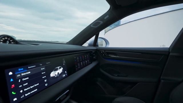 Новый Porsche Macan 2024 стал электромобилем мощностью 639 сил (2 поколение) смотреть онлайн