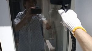 Мою окно пароочистителем Bort BDR-2800-RR