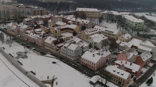 Немига и старый город окутан туманом в городе Минске смотреть онлайн