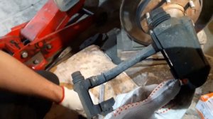 Замена передних тормозных дисков и колодок Hyundai H1 Grand Starex Часть 1 разборка.