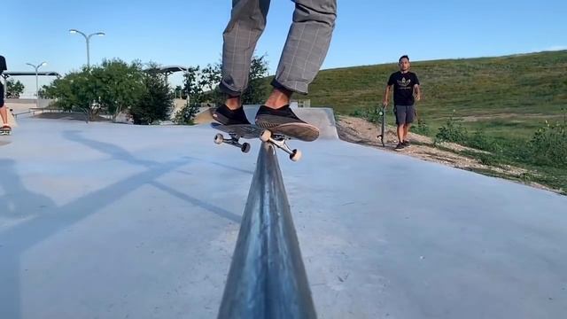 SKATE HACKS: How to FEEBLE GRIND Easy смотреть онлайн