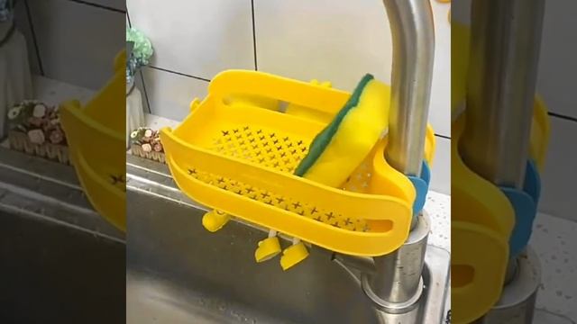 Гаджет для кухни Удобные подставки полочки на кран #shorts смотреть онлайн