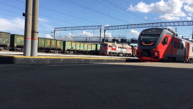 С возвращением меня! Тепловоз ДМ62-1775 с пригородным поездом Ижевск-Воткинск. смотреть онлайн