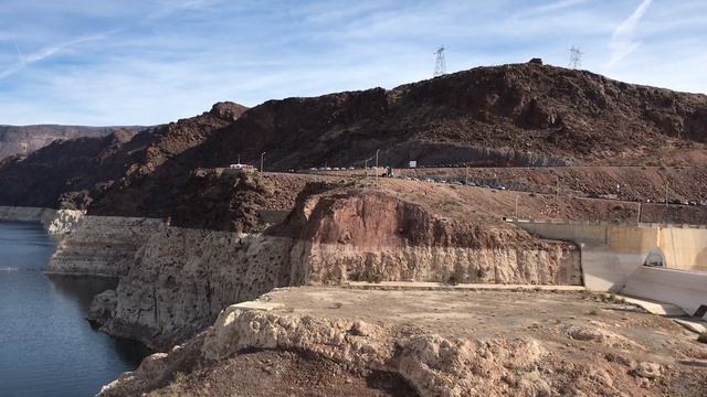 На дамбе Гувера, граница штатов Аризона и Невада смотреть онлайн