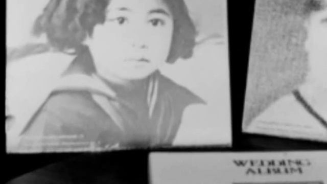 Yoko Ono-Walking On Thin Ice (Onobox Version) смотреть онлайн