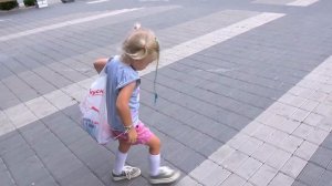 София ПОМОГЛА братьям. Купила им КАНЦЕЛЯРИЮ в школу. СОФУНЬЯ ШАЛУНЬЯ