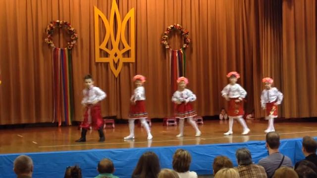 Танец с табуретками смотреть онлайн