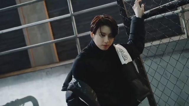 Чон Чонгук ➛Jeon Jungkook ｢ Постояно в голове эта песня о тебе ｣ смотреть онлайн