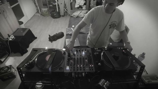 AND/OR - 002 - groovy techno - vinyl only (records from 2016-2022) смотреть онлайн