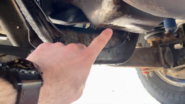 How to Find Oil and Fluid Leaks with UV Dye + Blue Light | 1995 Ford F150 смотреть онлайн