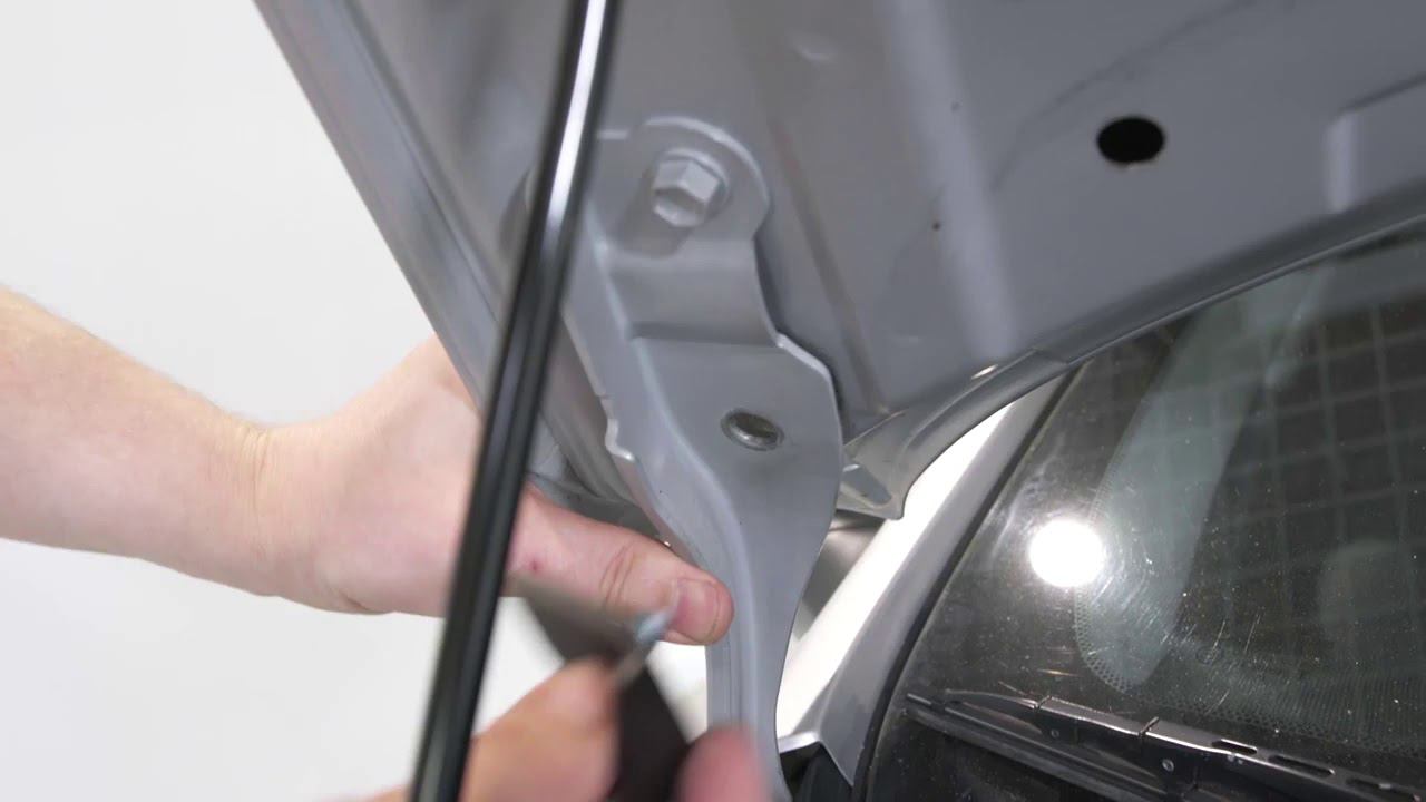 Установка амортизаторов капота на Hyundai Solaris I смотреть онлайн