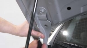 Установка амортизаторов капота на Hyundai Solaris I