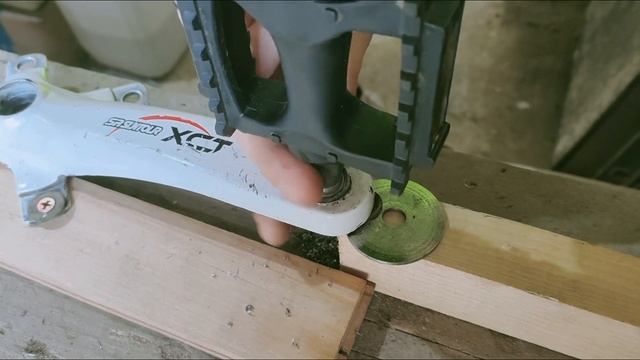 Колхозный ремонт шатуна / Нарезаем резьбы под педаль / Ремонтная футорка из Германии смотреть онлайн