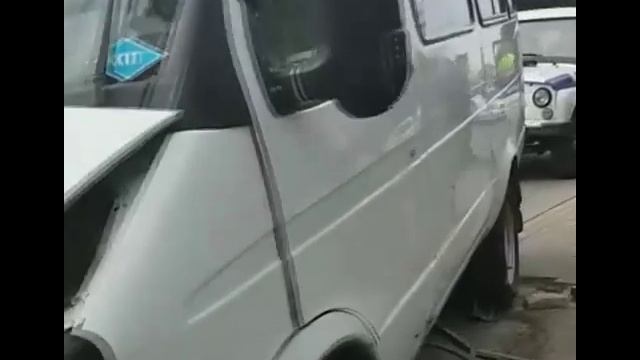 В Пятигорске маршрутка врезалась в столб: четверо госпитализированы смотреть онлайн