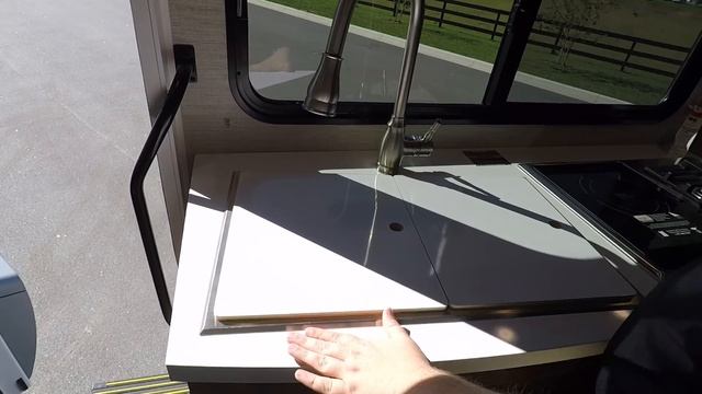 Winnebago Navion & Winnebago View 24V with 2 twin beds in the back смотреть онлайн