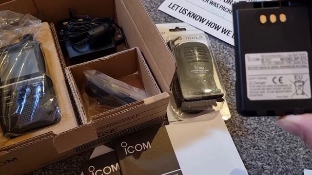 Icom ID-52E & Icom HM-186LS смотреть онлайн