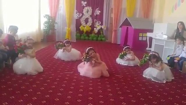 Детский сад №41 "Кристаллик" г.Грозный - Танец с цветами 2 мл группа смотреть онлайн