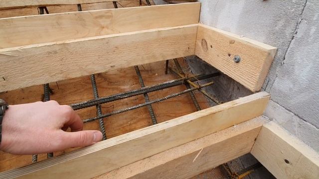 ? БЕТОННАЯ ЛЕСТНИЦА ? Делаем опалубку и заливаем п образную монолитную лестницу с площадкой в доме. смотреть онлайн