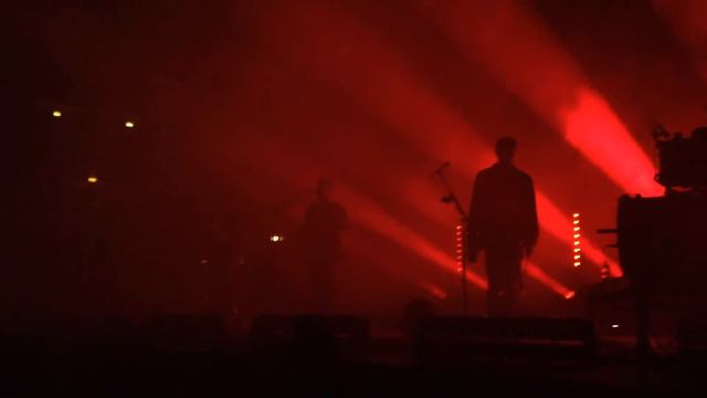alt-J - Intro + Hunger Of The Pine (Live at Mediolanum Forum, Milan) смотреть онлайн