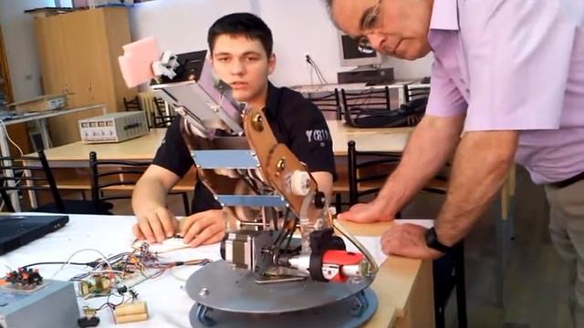 Colegiul Tehnic "Mihail Sturdza" Iasi - Brat de robot 2 смотреть онлайн