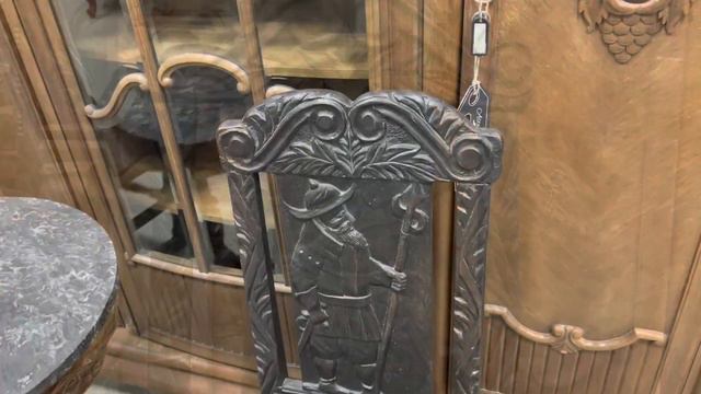 Пара антикварных стульев из темного дуба 1840-х гг. смотреть онлайн